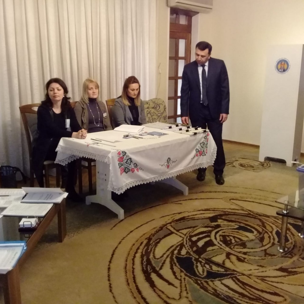 Beynəlxalq institutun Bakı ofisinin əməkdaşları Moldovada parlament seçkilərində - FOTOLAR