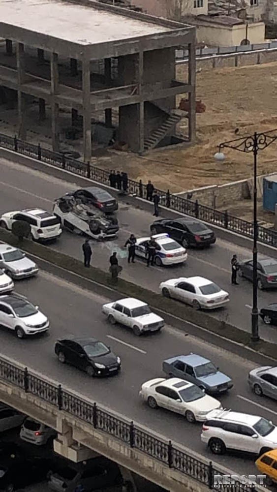 Bakıda “Land Rover” körpüdən AŞDI - FOTO