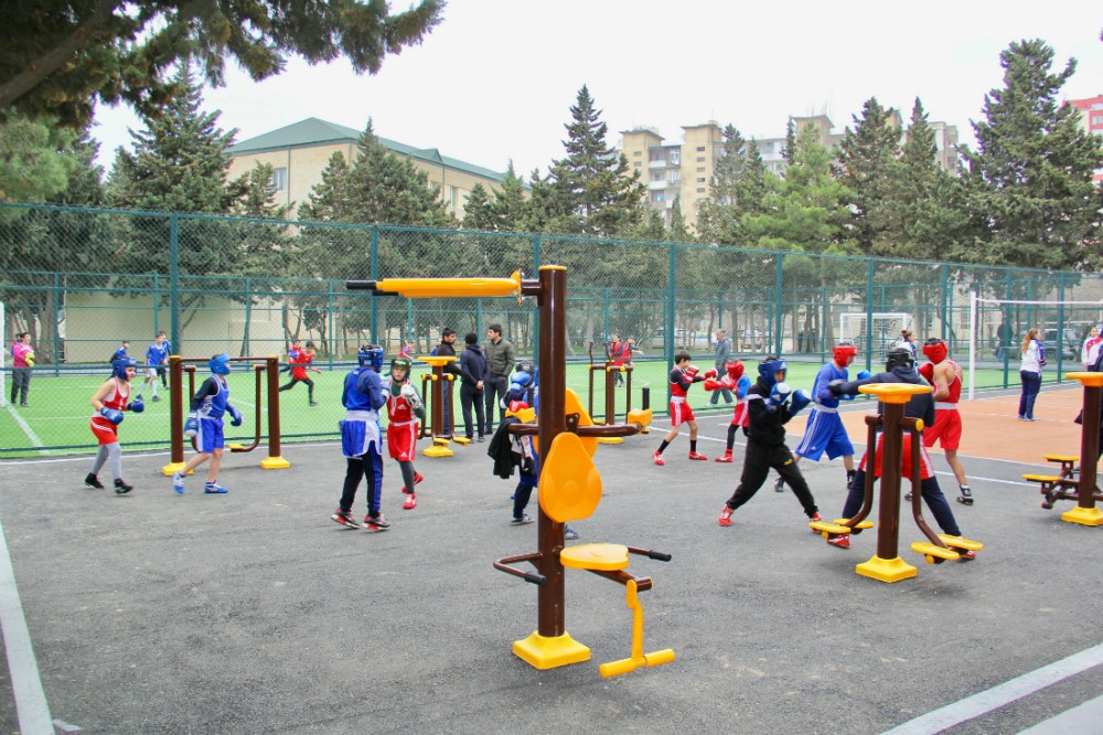 Abadlaşdırılan növbəti həyət sakinlərin istifadəsinə verildi - FOTOLAR