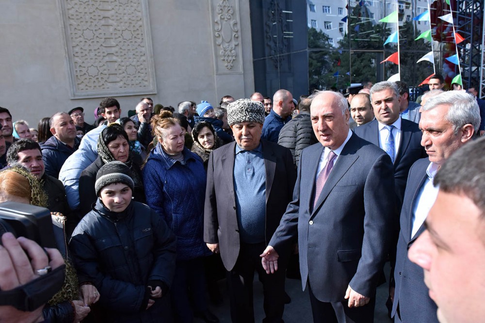 Zakir Fərəcov yeni ticarət mərkəzinin açılışında - FOTOLAR