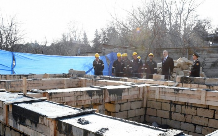 Prezident yenidən zəlzələ bölgəsində: işin gedişatını  izlədi -FOTOLAR