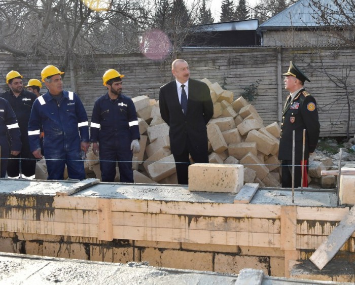 Prezident yenidən zəlzələ bölgəsində: işin gedişatını  izlədi -FOTOLAR