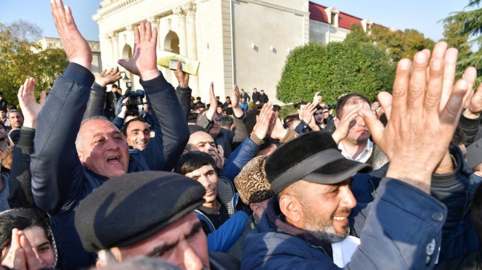 Prezident Ağsu sakinlərinin problemlərini dinlədi - FOTOLAR