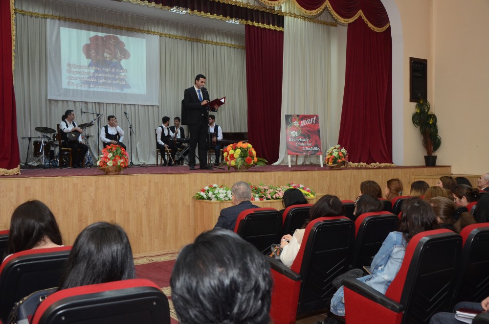 Malik İsaqov qadınları təbrik etdi - FOTO