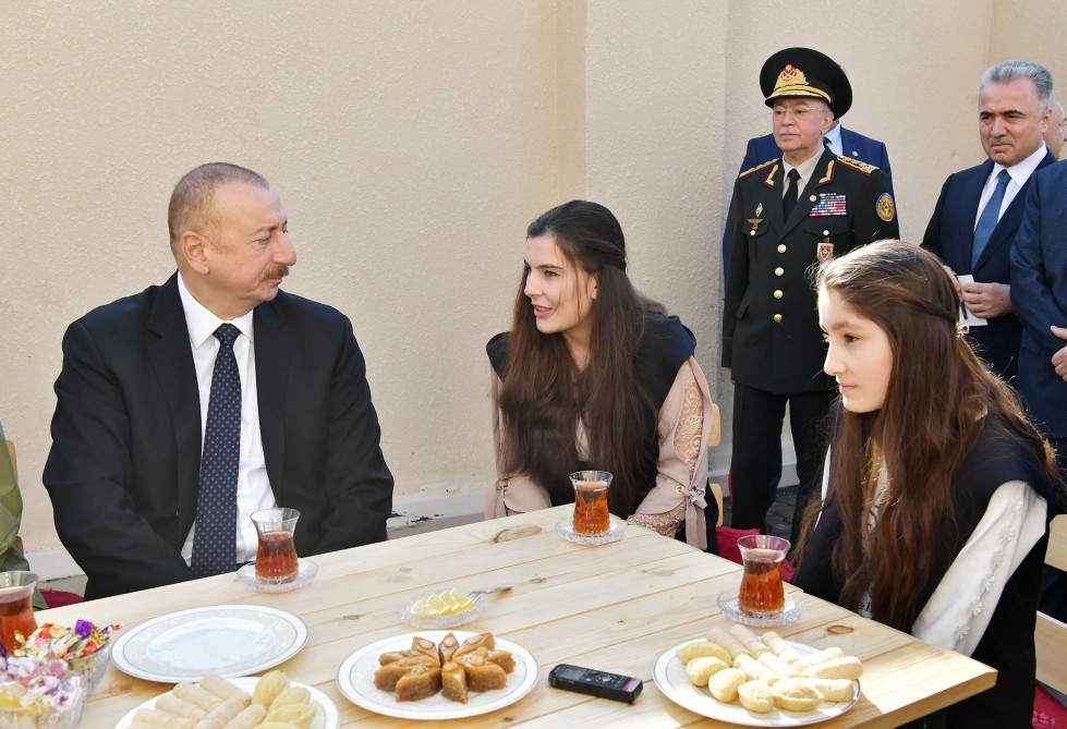 "Qadanı alım, ay İlham" - Saray nənə (FOTO-VİDEO)