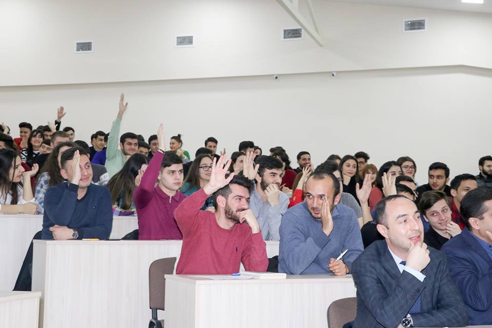 Qərbi Kaspi Universitetində yapon professorun mühazirəsi oldu 