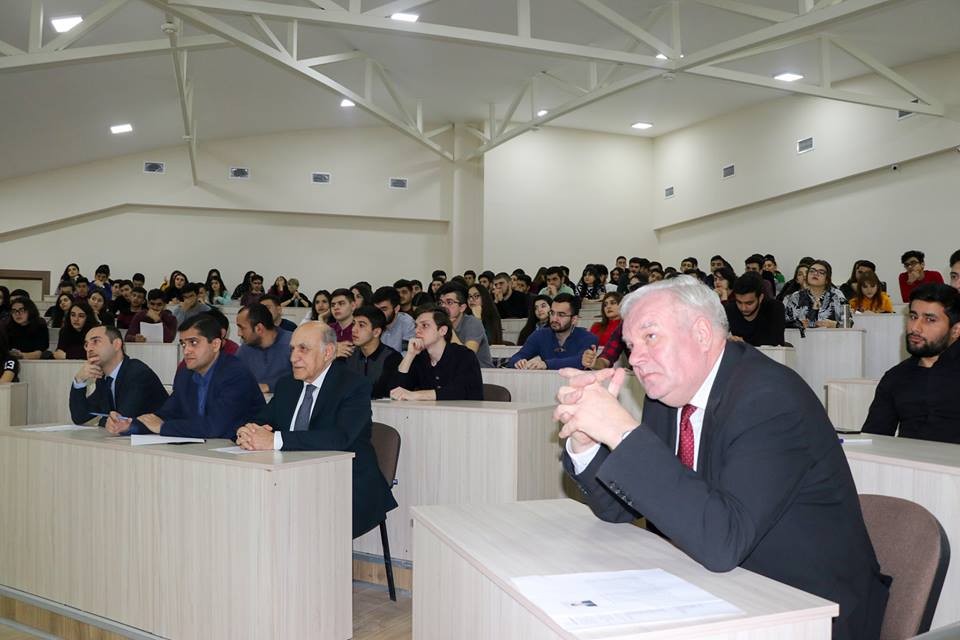 Qərbi Kaspi Universitetində yapon professorun mühazirəsi oldu 