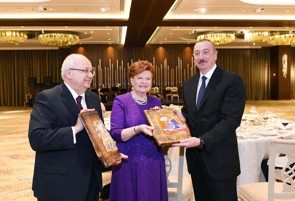 Bakı Forumunun iştirakçılarının şərəfinə ziyafət verildi: Prezident mərasimdə - FOTO