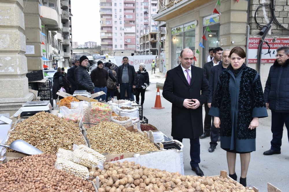 Xanım başçı yarmarkada - FOTOLAR