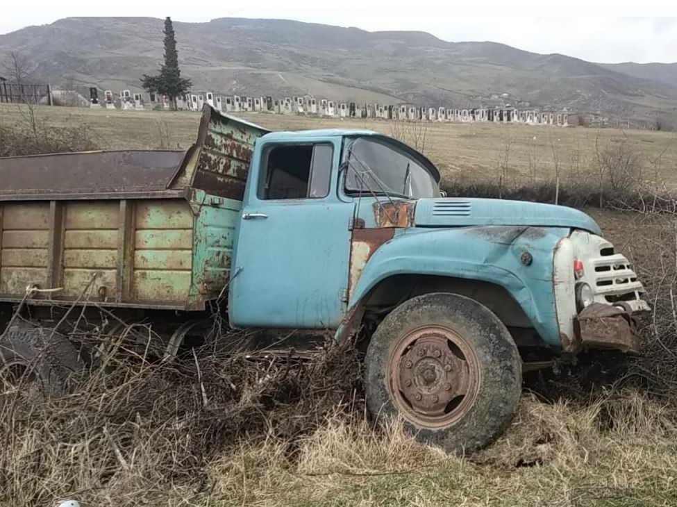 Gənc yük maşının altında qalaraq öldü: atasının gözləri qarşısında... -FOTO