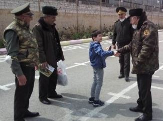 Məhkum uşaq evindəki azyaşlı qardaşı ilə görüşdürüldü (FOTO)