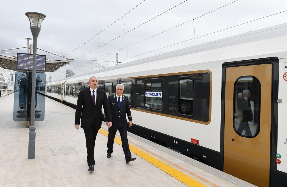 İlham Əliyev Bakı-Tbilisi-Qars qatarı ilə belə tanış oldu - FOTOLAR (YENİ-2)