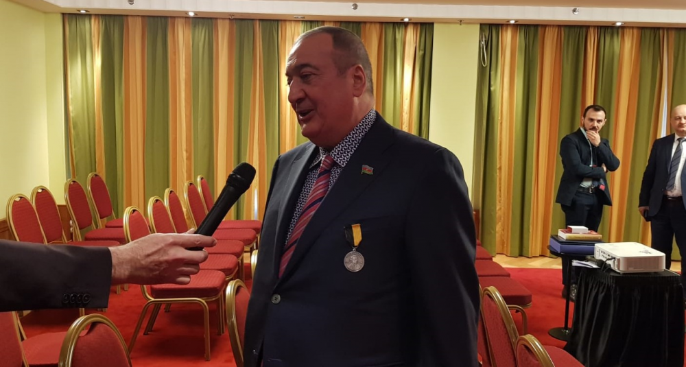 Eldar Quliyev mükafat və medalla təltif olundu - FOTO