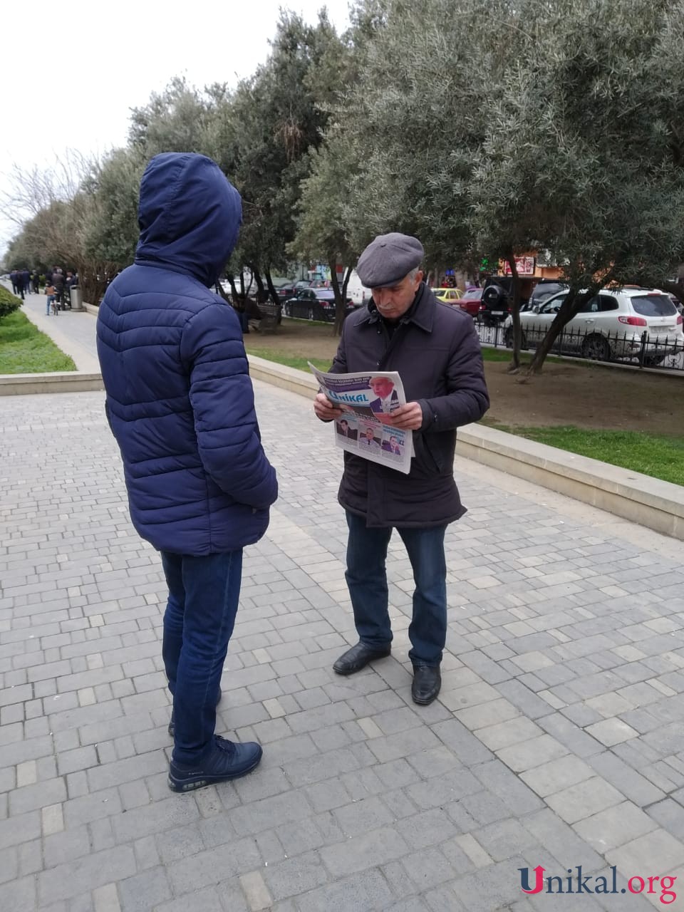 Şəhər əhalisi "Unikal" qəzetini belə oxudu - FOTOLAR