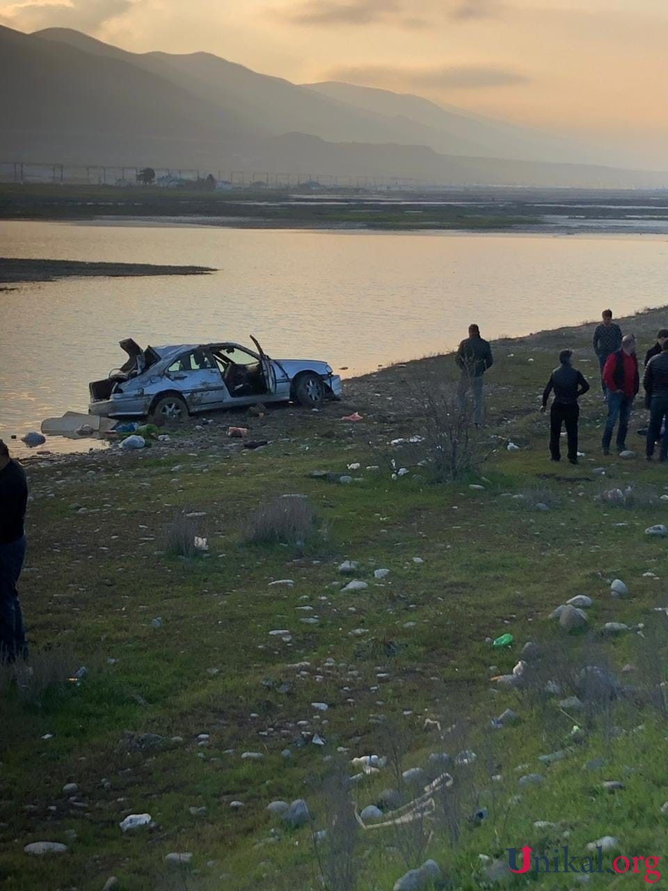 Siyəzəndə avtomobil yoldan çıxaraq gölə girdi: yaralılar VAR - FOTOLAR