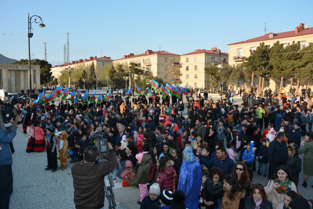 Qaradağda on milyonuncu sakinin şərəfinə atəşfəşanlıq oldu - FOTOLAR