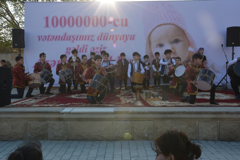 Qaradağda on milyonuncu sakinin şərəfinə atəşfəşanlıq oldu - FOTOLAR