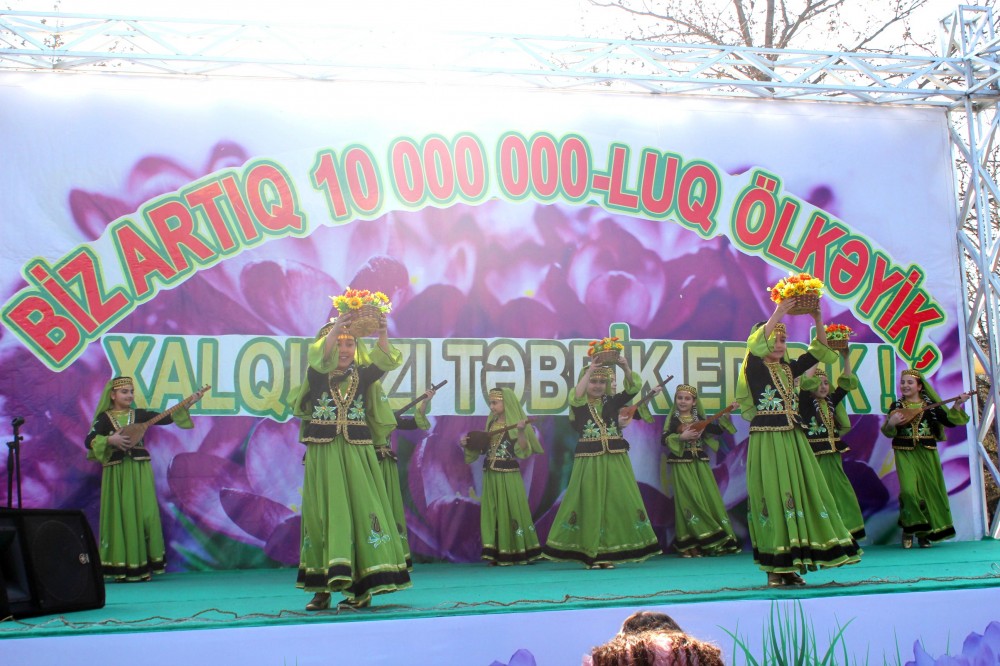 Nizami rayonunda konsert oldu - 10 milyonuncu sakininə görə