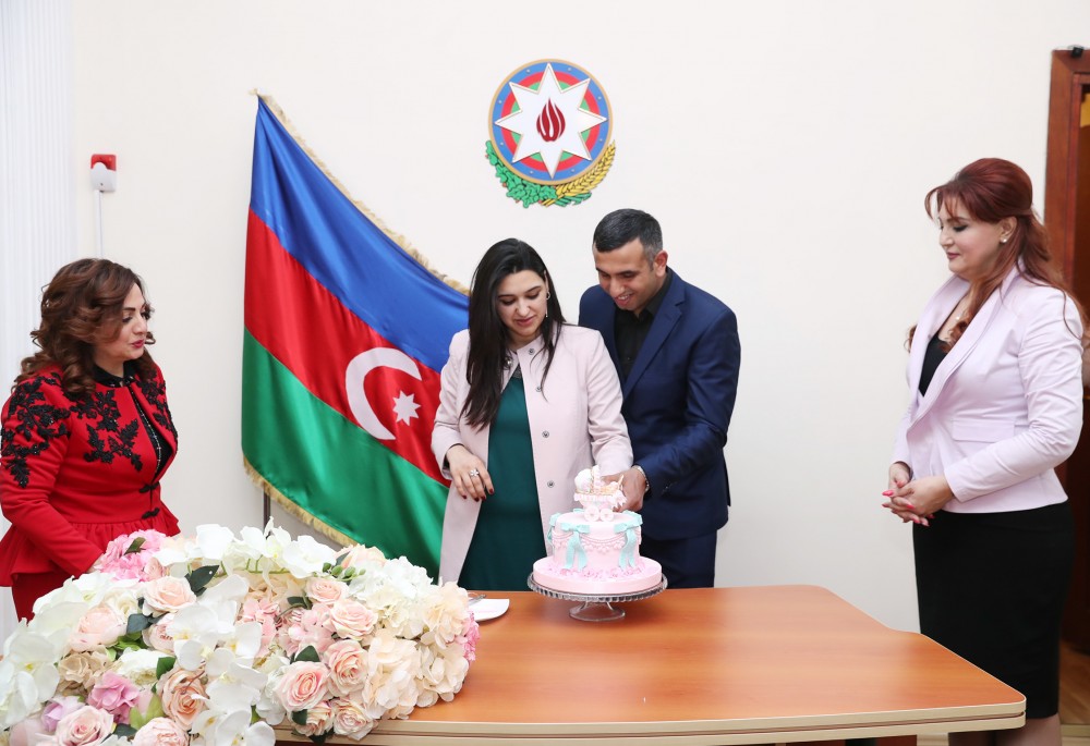 Mehriban Həsənovanın doğum şəhadətnaməsi təqdim olundu - FOTO