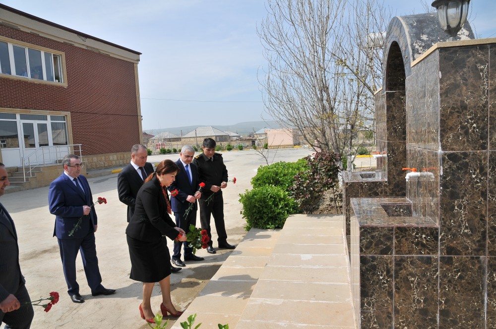 Xanım başçı sakinlərin problemlərini dinlədi - FOTO