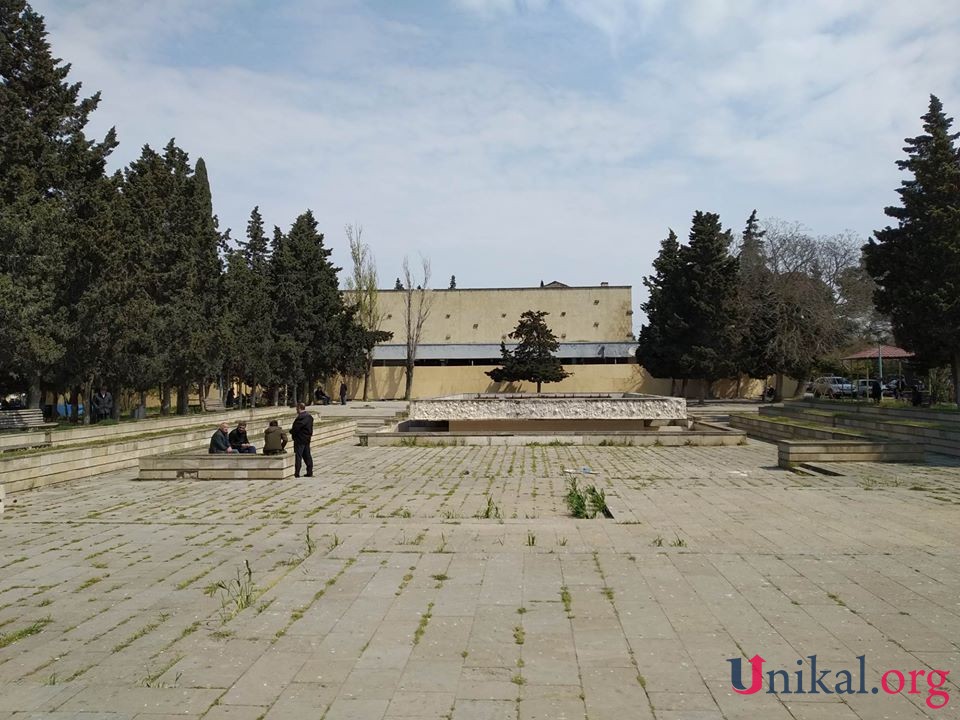 Bakının məşhur kinoteatrı sökülür - Yerində ticarət mərkəzi tikilir (FOTOLAR)