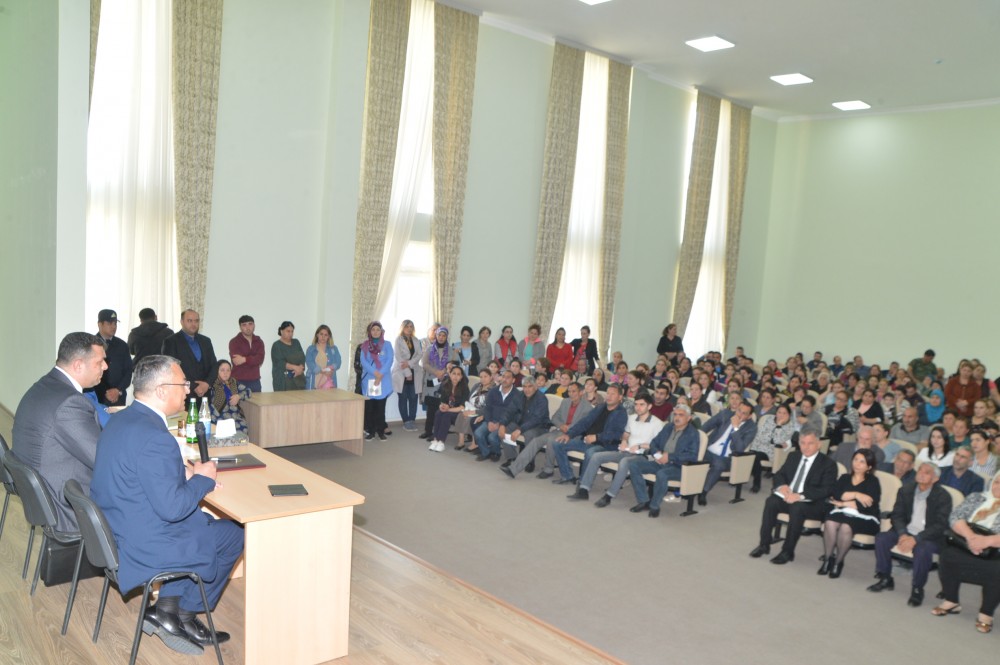 Rövşən Rzayev “Qobu Park”da görüş keçirib- FOTO