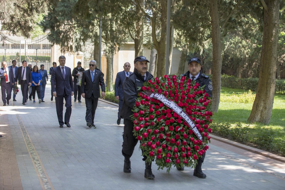 Azərbaycan və Rusiya dəmir yolları arasında memorandum imzalandı (FOTO)