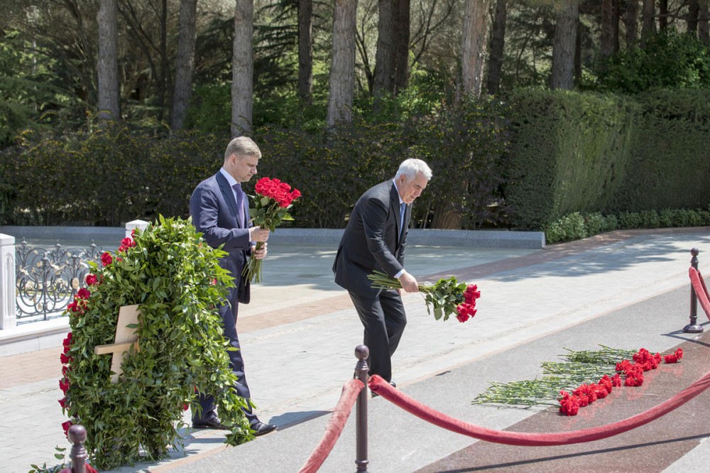 Azərbaycan və Rusiya dəmir yolları arasında memorandum imzalandı (FOTO)