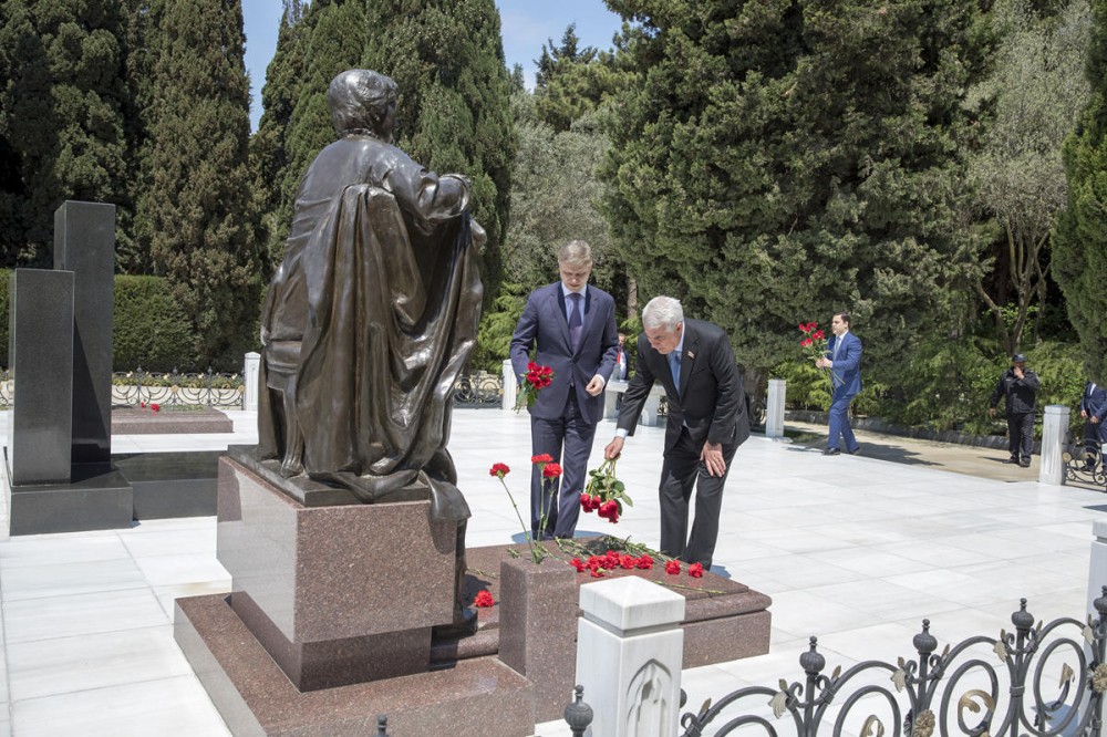 Azərbaycan və Rusiya dəmir yolları arasında memorandum imzalandı (FOTO)