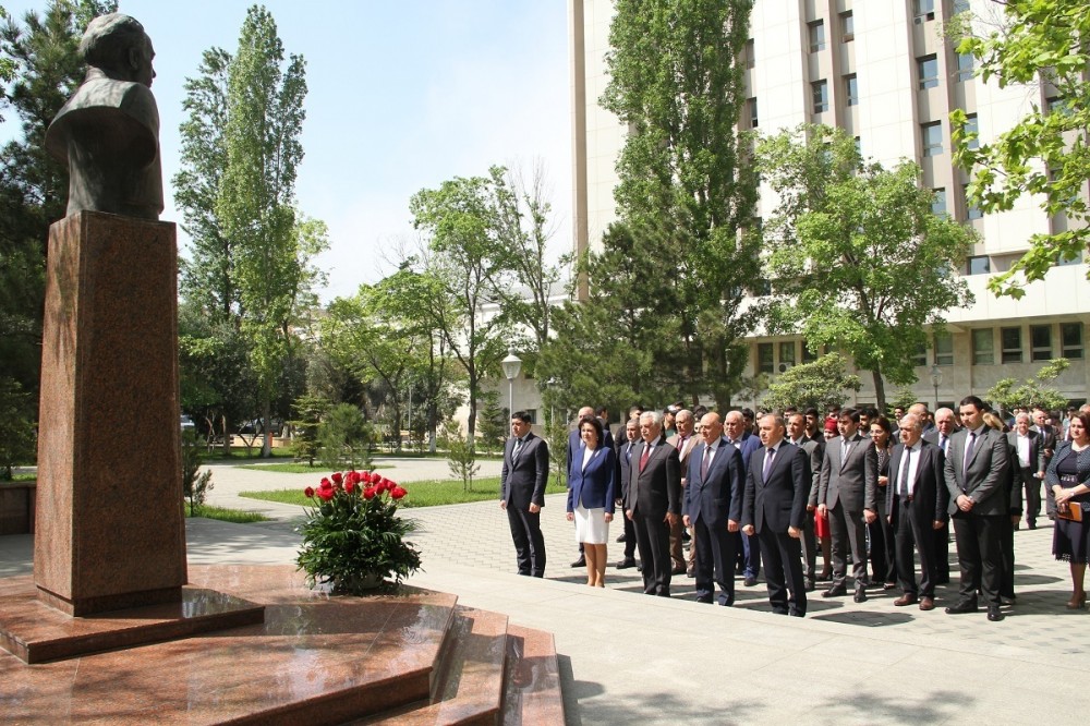 Ulu öndərin 96-cı ildönümü AzMİU Elmi Şurasının iclasında qeyd olundu - FOTO