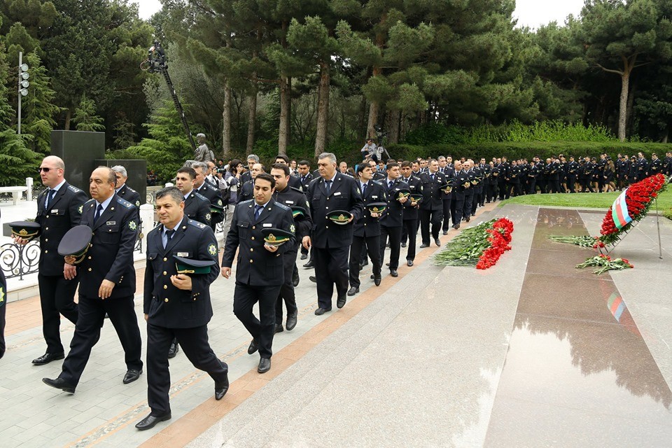 Gömrükçülər Heydər Əliyevin xatirəsini yad etdilər - FOTOLAR