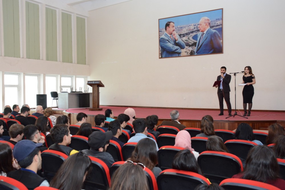 UNEC tələbələrinin ifasında Ulu öndərin sevdiyi mahnı və şeir çələngi - FOTOLAR