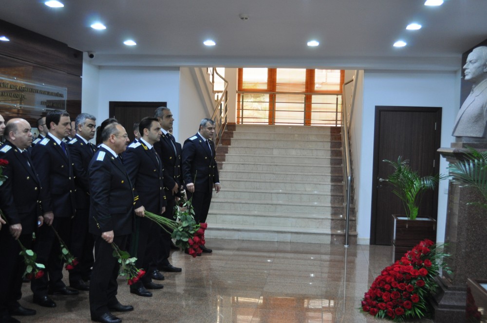 Bakı Şəhər Prokurorluğunda Heydər Əliyev anıldı - FOTO