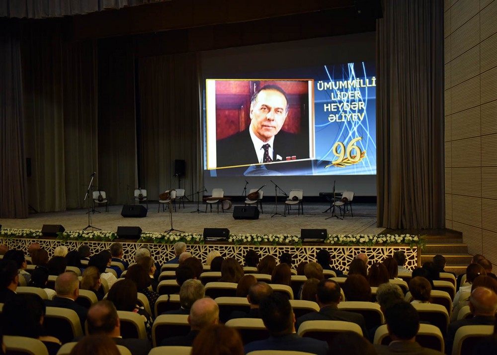 Sumqayıtda Ümummilli Lider Heydər Əliyevin xatirəsi anıldı - FOTO