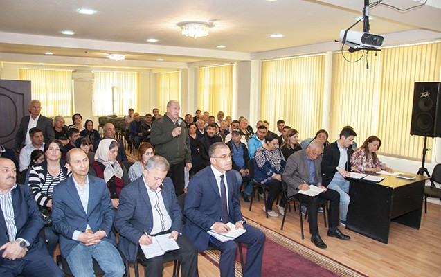 Abdin Fərzəliyev sakinlərin problemini dinlədi - FOTO