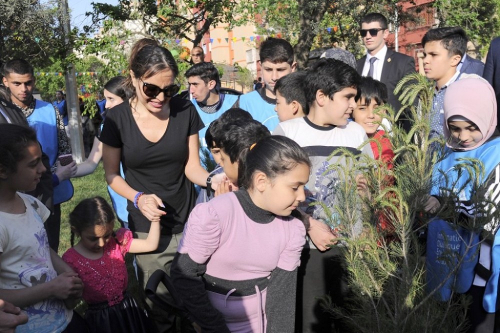 Leyla Əliyeva yeni həyətin açılışında - FOTOLAR