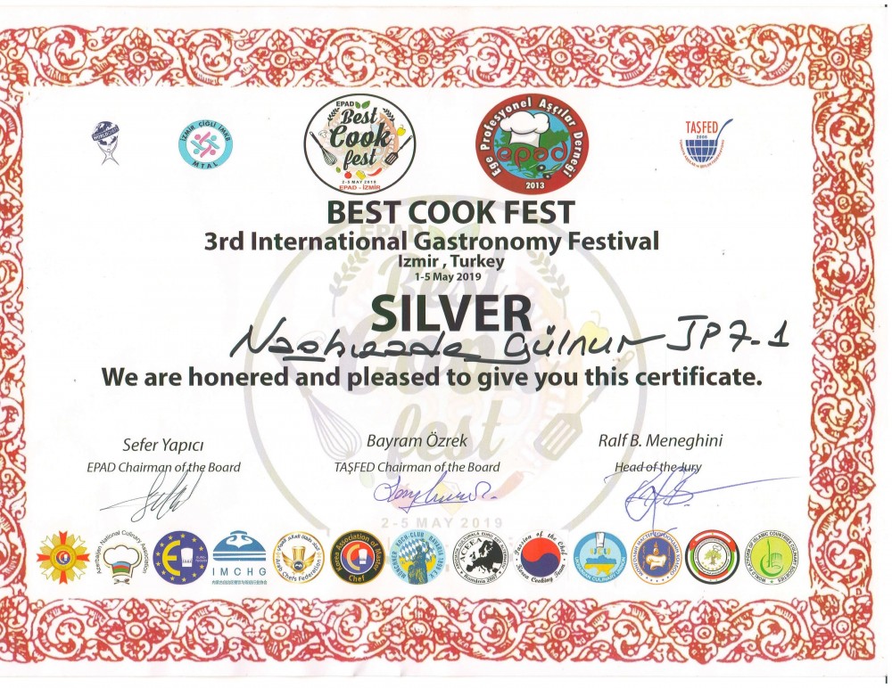 ATMU tələbəsi festivalında qızıl və gümüş medal aldı - FOTO