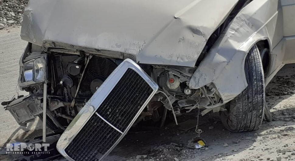 Maşın yoldan çıxaraq aşdı: yaralılar var - FOTO