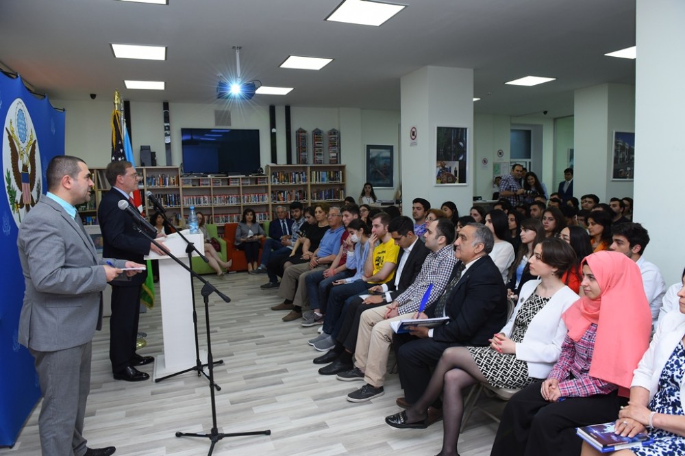 Örl Litzenberqer ADU-nun “Səfir saatı” layihəsinin qonağı oldu - FOTO