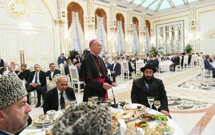 Prezident iftar mərasimində iştirak edib - FOTOLAR