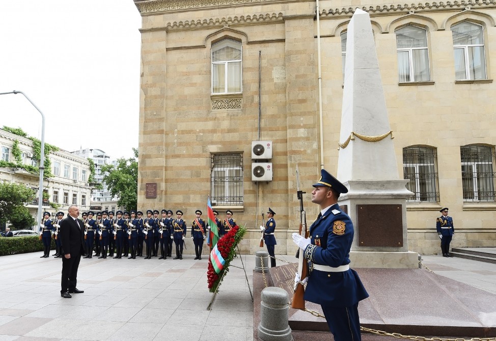 İlham Əliyev abidəni ziyarət etdi - FOTOLAR-YENİLƏNİB