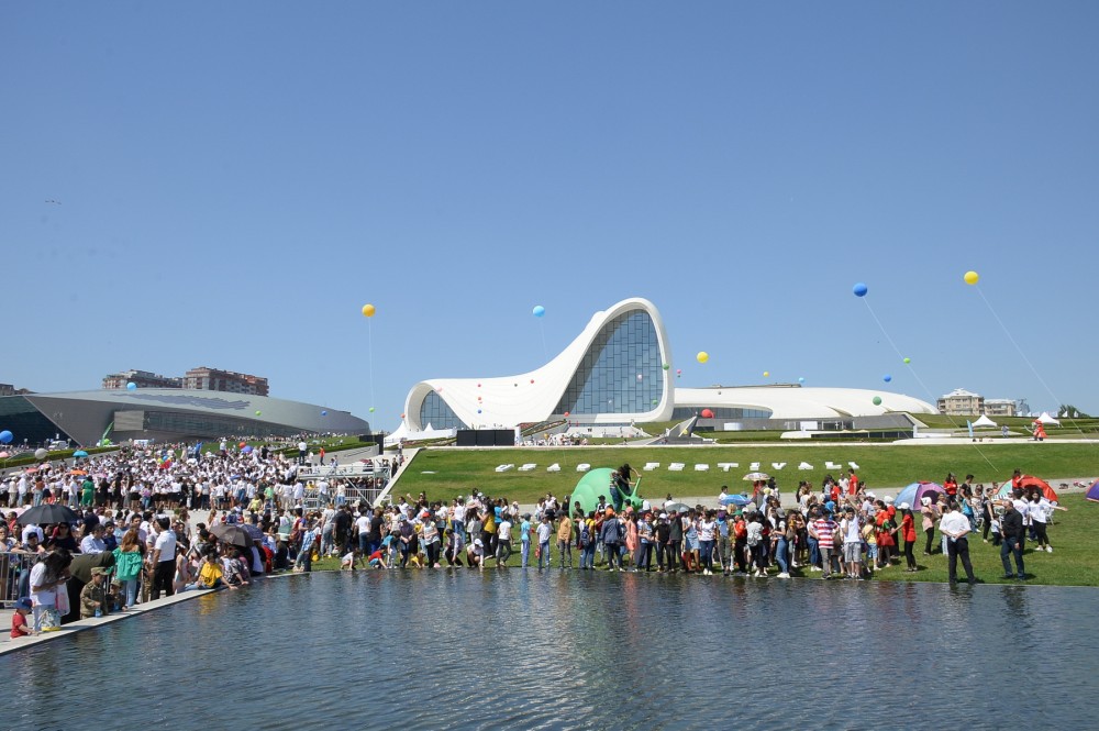 Heydər Əliyev Mərkəzinin parkında “İnnoFest Village” təşkil edilib - FOTO