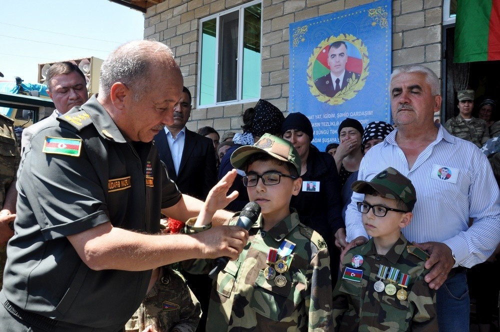 Şəhid Aqil Omarovun medalı oğluna verildi - FOTOLAR