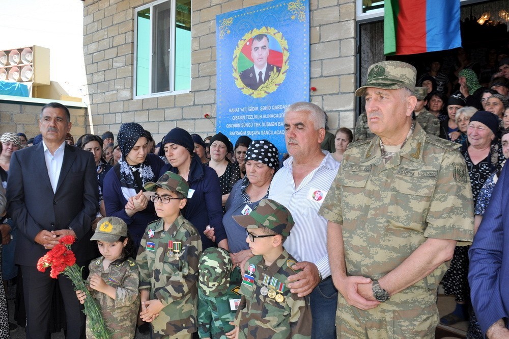 Şəhid Aqil Omarovun medalı oğluna verildi - FOTOLAR