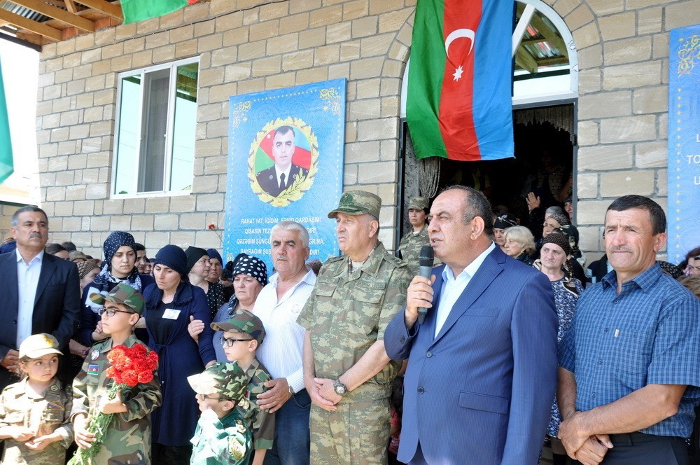 Şəhid Aqil Omarovun medalı oğluna verildi - FOTOLAR