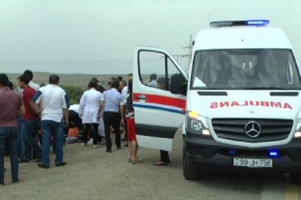 Hacıqabulda AĞIR QƏZA: 2 nəfər öldü, 4 nəfər yaralandı