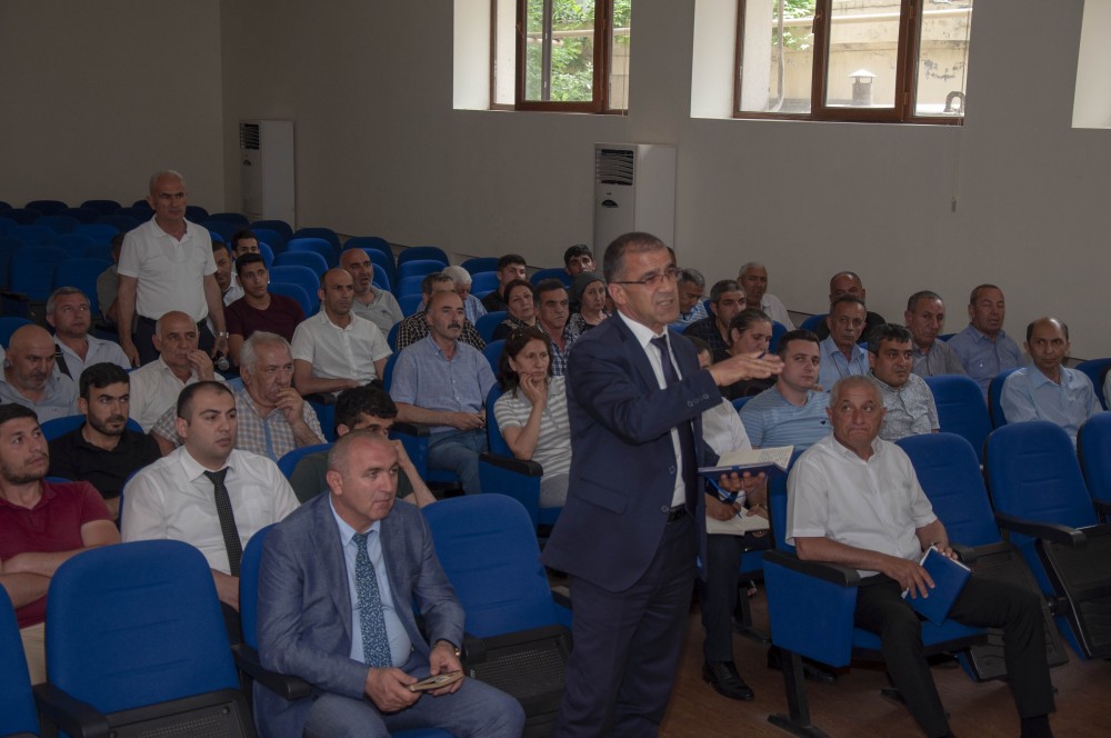 Abdin Fərzəliyev sakinlərin problemini dinlədi - FOTO