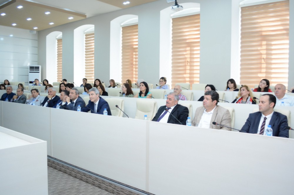 Nobel mükafatı laureatı UNEC-də tədqiqat mərkəzinə rəhbərlik edəcək - FOTO