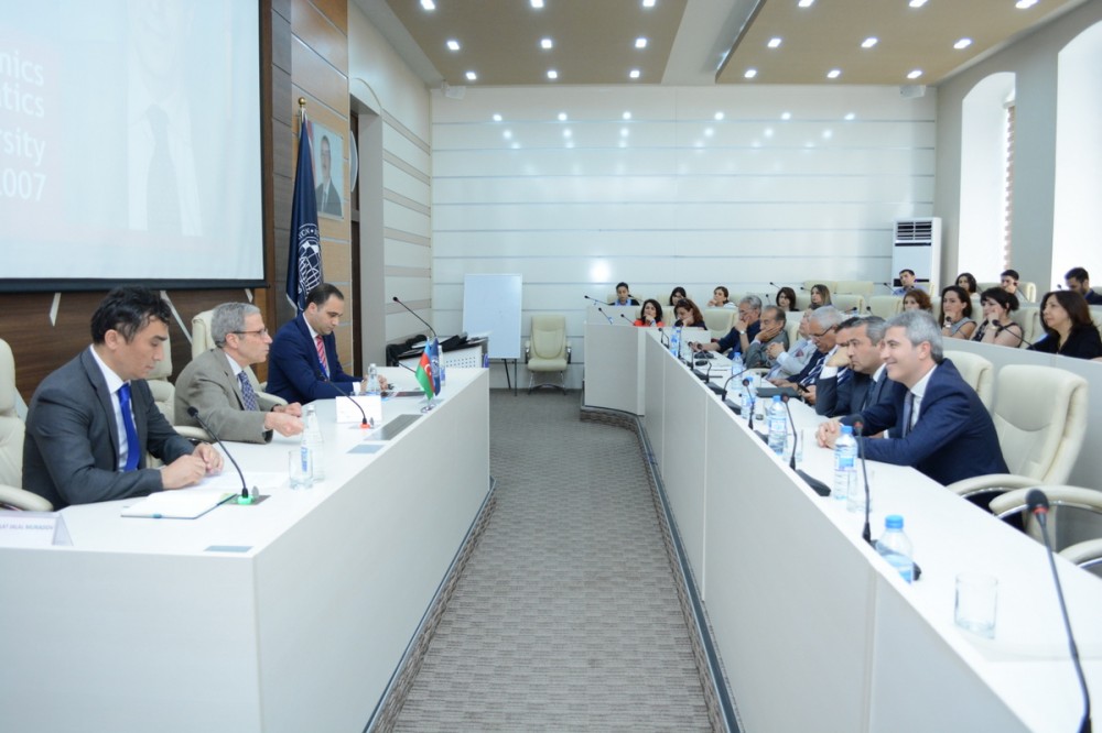 Nobel mükafatı laureatı UNEC-də tədqiqat mərkəzinə rəhbərlik edəcək - FOTO