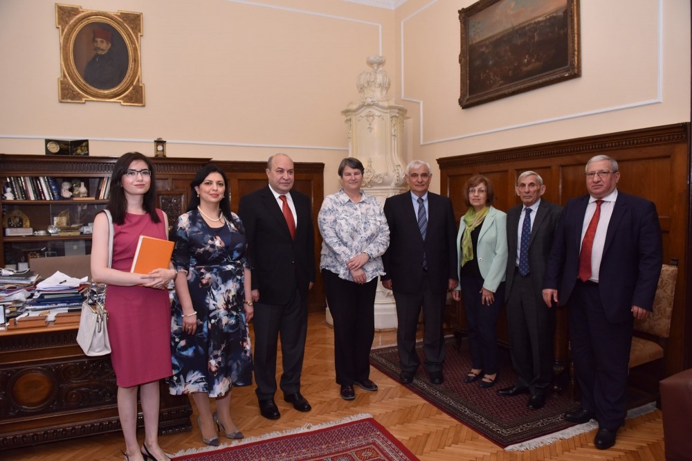 Serbiya Prezidenti Azərbaycan alimlərinin nümayəndə heyətini qəbul etdi - FOTOLAR